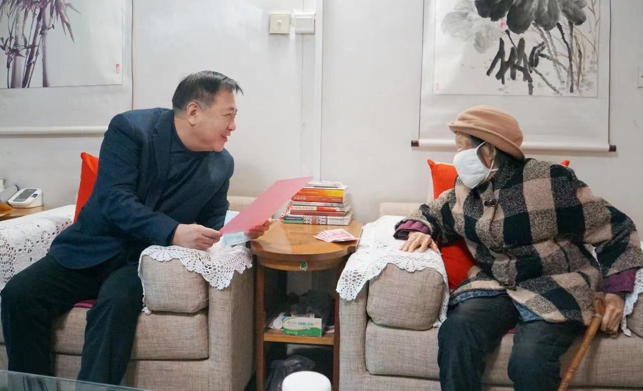 情系老干部 慰问暖人心 ——yl23411永利集团开展春节前走访慰问